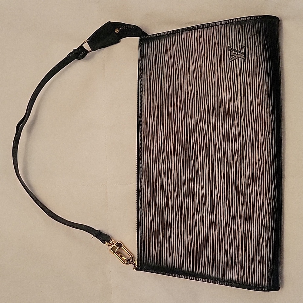 Authentic Louis Vuitton pochette